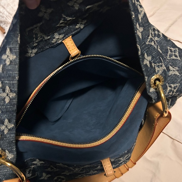 Louis Vuitton Blue Denim Daily GM - Picture 15 of 17